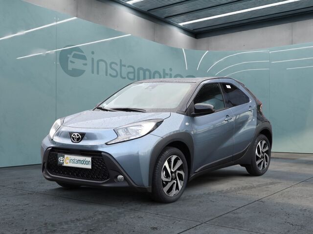 Grau Gebraucht 2024 Toyota Aygo Team Kleinwagen | 18.089 € - Bild 1/2