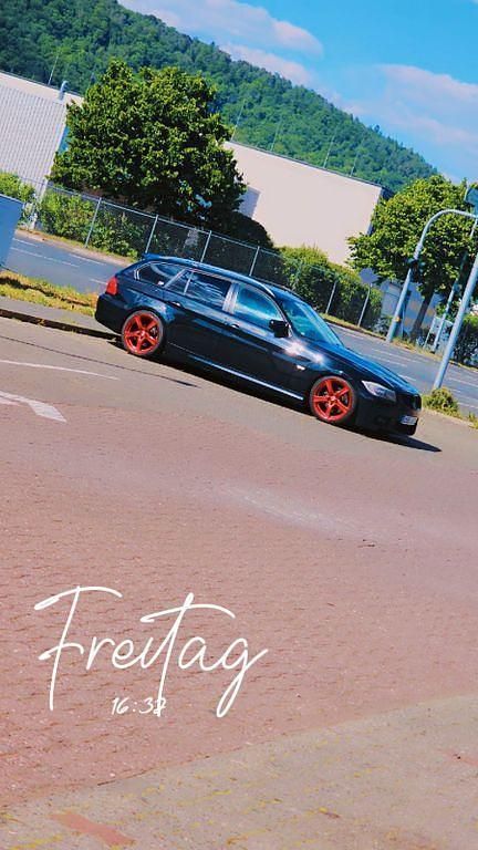 Schwarz Gebraucht 2009 BMW 320 Performance Kombi | 4.499 € (Fairer Preis) - Bild 1/4