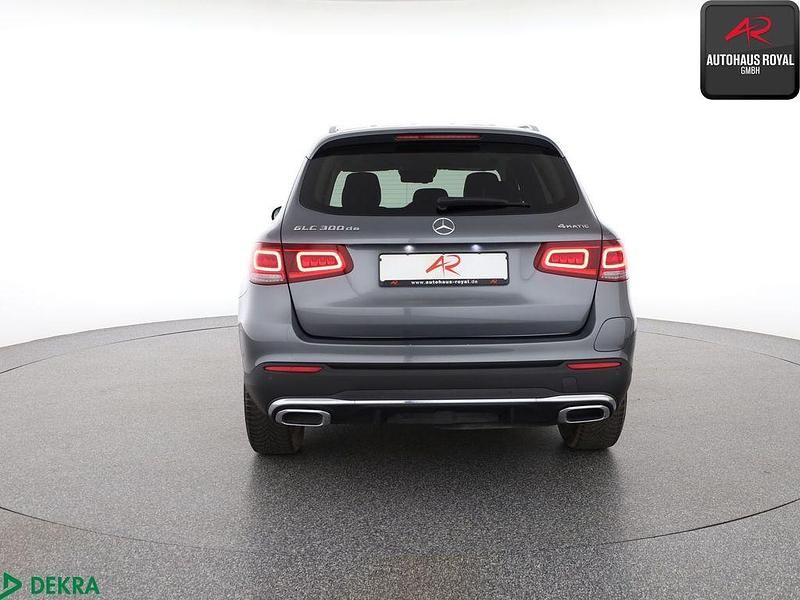 Gebraucht Mercedes GLC300e AMG 306 PS (225 kW) 2021 Selenitgrau SUV