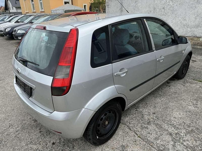 Gebraucht Ford Fiesta 69 PS (50 kW) 2005 Polarsilber metallic Kleinwagen