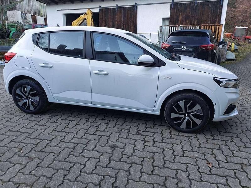 Neu Dacia Sandero Expression 91 PS (66 kW) 2025 Arktisweiss und andere Limousine