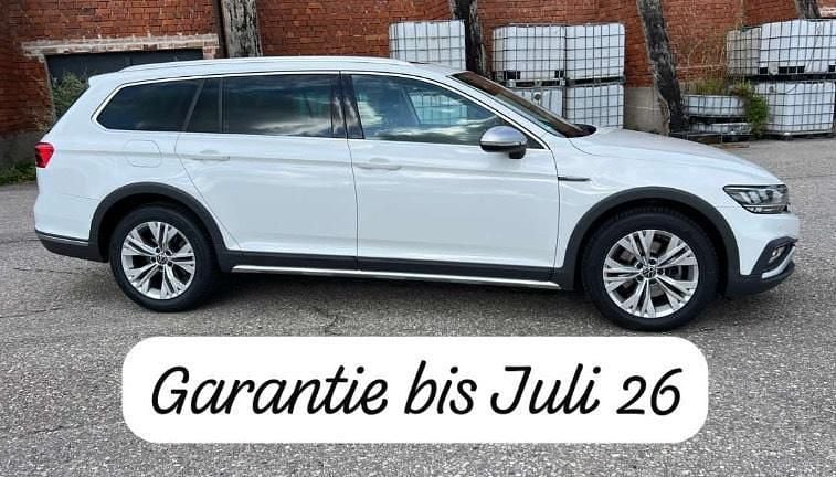 Weiß Gebraucht 2022 VW Passat Alltrack R Kombi | 27.600 € (Guter Preis) - Bild 1/4