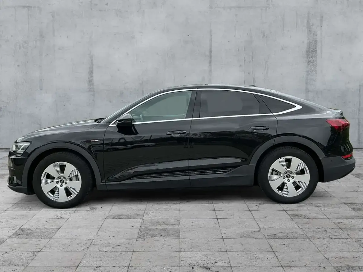 Gebraucht Audi e-tron S-Line 300 kW (408 PS) 2022 Mythosschwarz metallic SUV