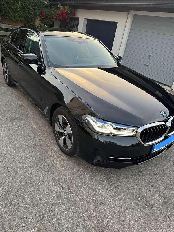 Schwarz Gebraucht 2023 BMW 520 Luxury Line Limousine | 39.000 € (Guter Preis) - Bild 1/4