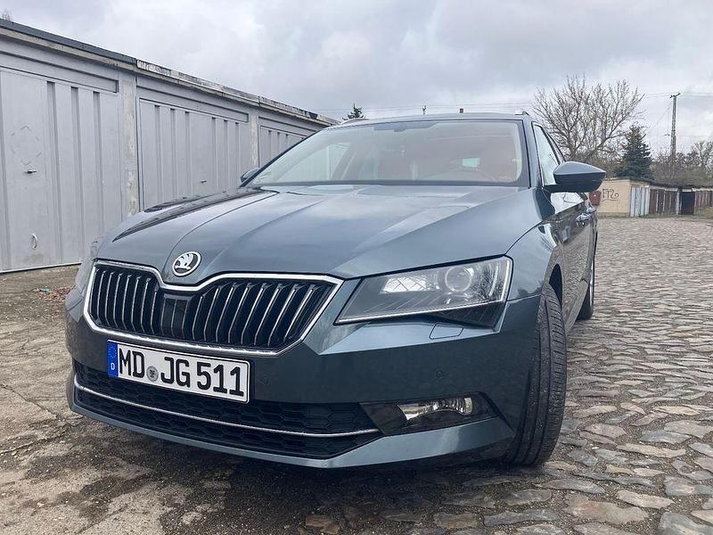 Gebraucht Skoda Superb Style 120 PS (88 kW) 2015 Grau Kombi