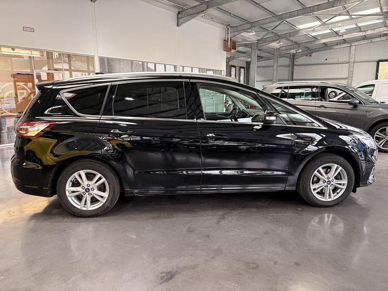 Gebraucht Ford S-MAX Titanium 190 PS (139 kW) 2023 Schwarz Van / Kleinbus