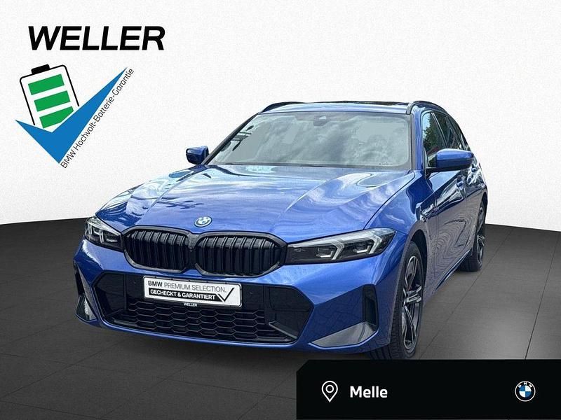 Portimao blau (blau) Gebraucht 2024 BMW 330e M Sport Kombi | 47.750 € (Fairer Preis) - Bild 1/4