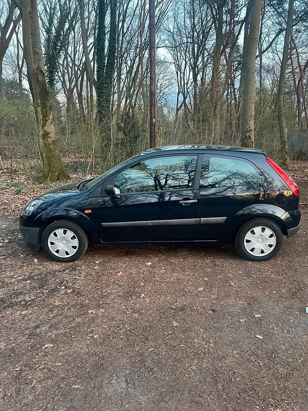 Gebraucht Ford Fiesta 60 PS (44 kW) 2006 Blau Kleinwagen