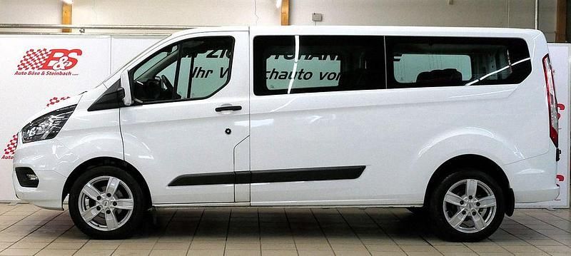 Gebraucht Ford Tourneo 131 PS (96 kW) 2021 Weiß Van / Kleinbus