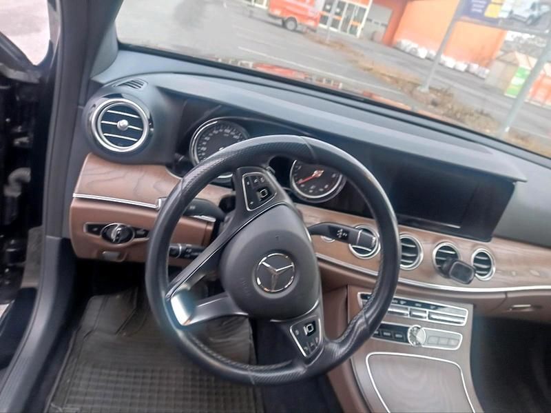Gebraucht Mercedes E200 160 PS (117 kW) 2018 Schwarz Limousine