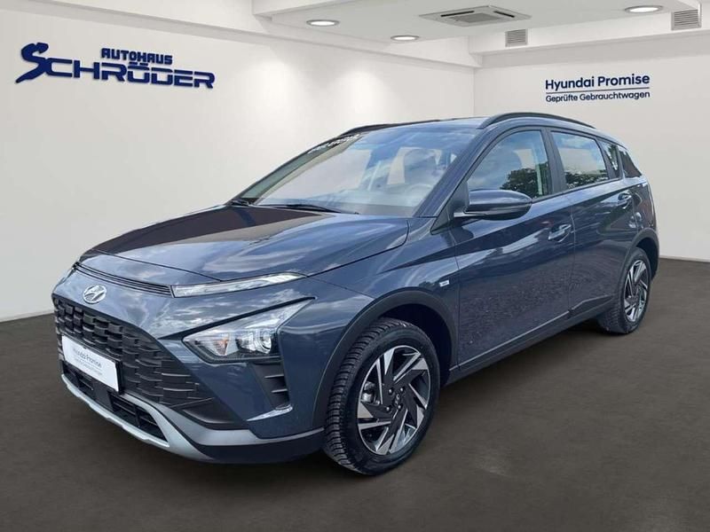 Grau Gebraucht 2024 Hyundai Bayon Trend SUV | 23.490 € (Teuer) - Bild 1/4