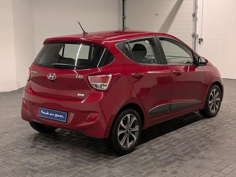 Gebraucht Hyundai i10 YES! 87 PS (63 kW) 2015 Rot (passion red met.) Kleinwagen