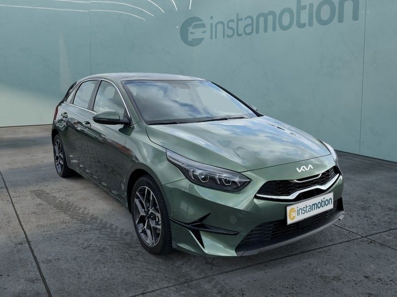 Grün Gebraucht 2023 Kia Ceed Spirit Limousine | 27.089 € (Fairer Preis) - Bild 1/4