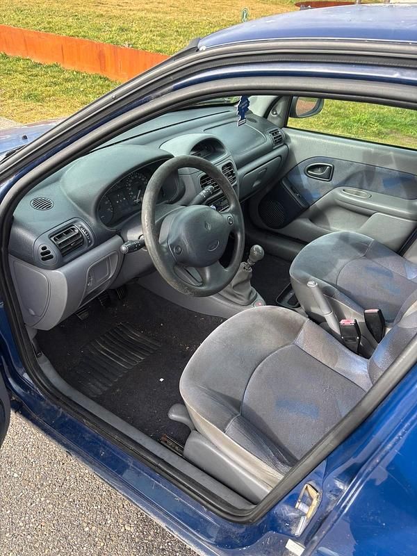 Gebraucht Renault Clio II 60 PS (44 kW) 2000 Blau Kleinwagen