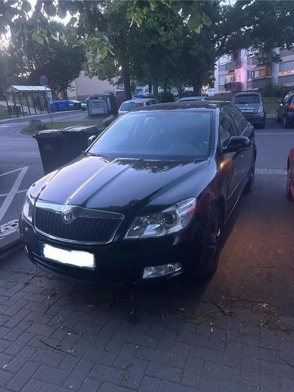Schwarz Gebraucht 2012 Skoda Octavia Limousine | 5.200 € (Superpreis) - Bild 1/4