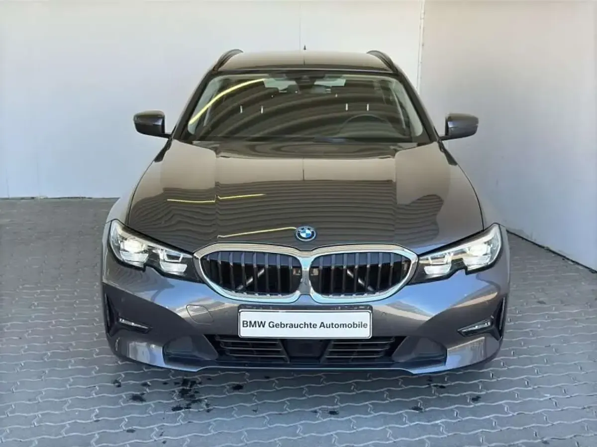 Gebraucht BMW 320e Advantage 204 PS (150 kW) 2022 Grau Limousine