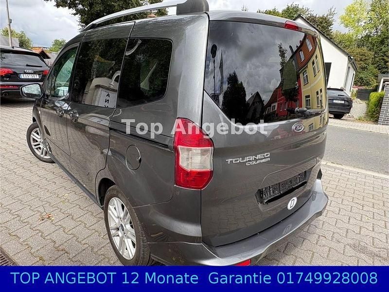 Gebraucht Ford Tourneo Courier Titanium 101 PS (74 kW) 2018 Grau Van / Kleinbus