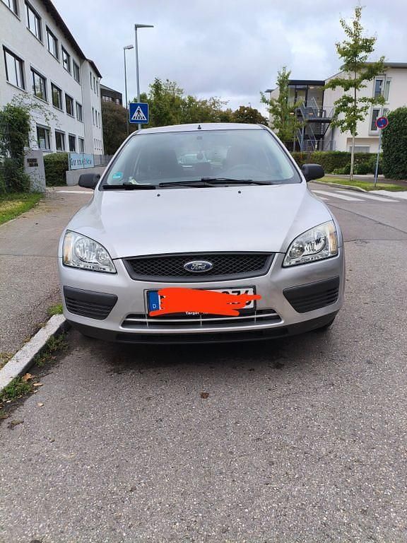 Gebraucht 2004 Ford Focus Trend Limousine | 600 € (Superpreis) - Bild 1/4