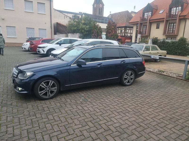 Gebraucht Mercedes C250 204 PS (150 kW) 2012 Blau Kombi