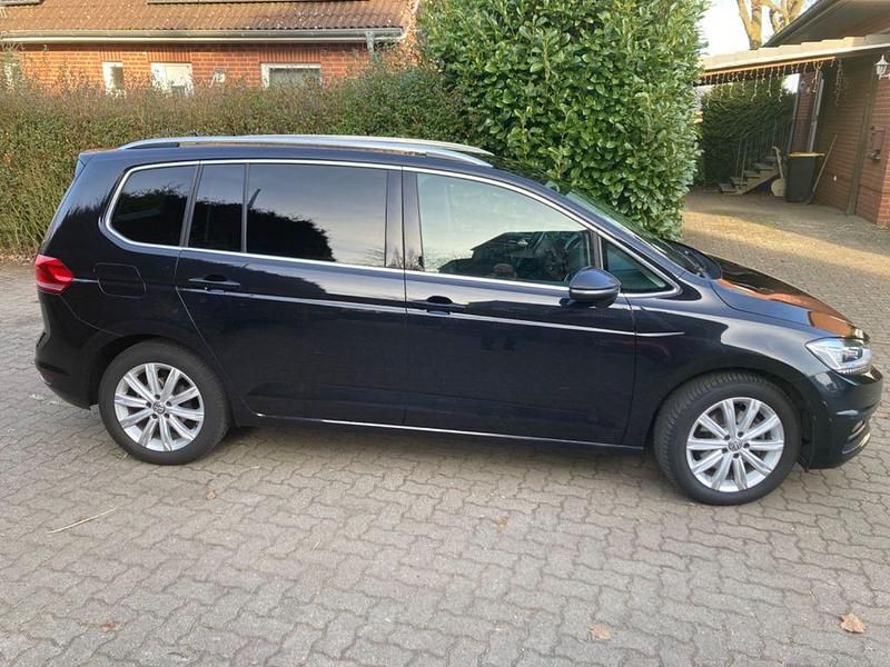 Schwarz Gebraucht 2018 VW Touran Highline Van / Kleinbus | 16.900 € (Guter Preis) - Bild 1/4