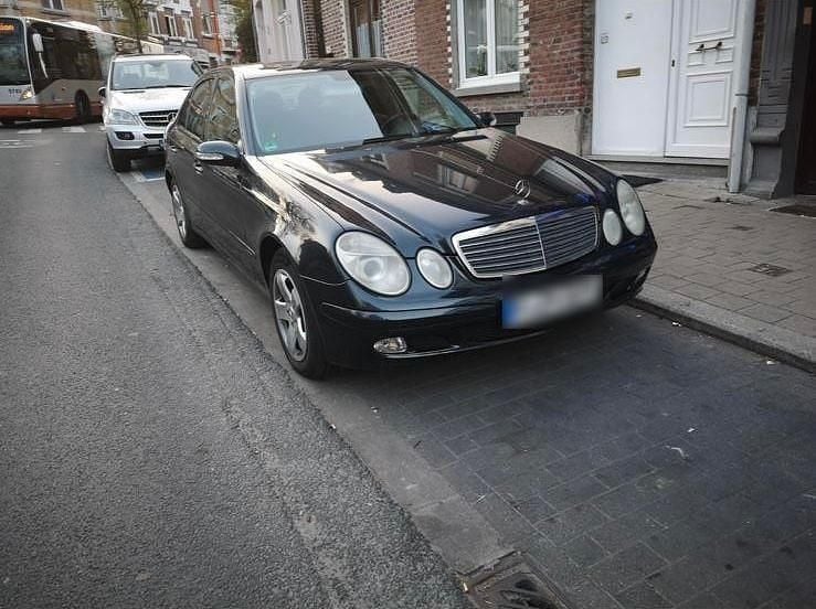 Gebraucht Mercedes E220 Classic 150 PS (110 kW) 2003 Blau Limousine