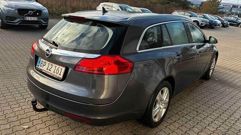 Gebraucht Opel Insignia Design Edition 140 PS (102 kW) 2012 Grau Limousine