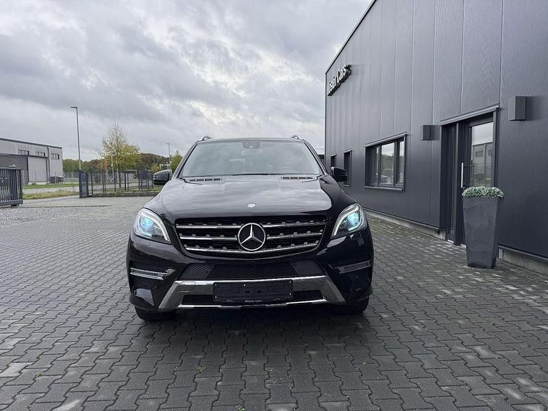 Schwarz Gebraucht 2015 Mercedes ML350 AMG line SUV | 19.490 € (Superpreis) - Bild 1/4