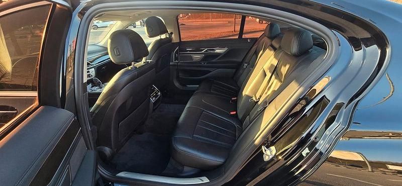 Gebraucht BMW 740L 326 PS (239 kW) 2018 Schwarz Limousine