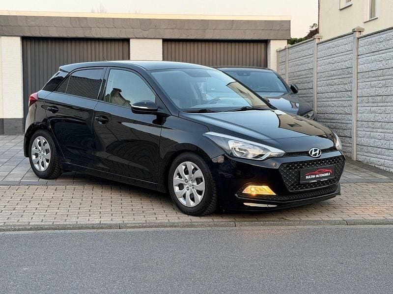 Gebraucht Hyundai i20 Active 84 PS (61 kW) 2016 Schwarz Kleinwagen