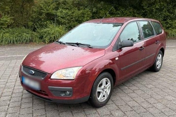 Gebraucht Ford Focus Ambiente 101 PS (74 kW) 2005 Rot Kombi