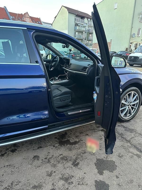 Second-hand Audi Q5 S-Line 190 CP (139 kW) 2019 Albastru SUV