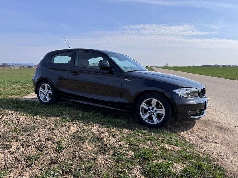 Gebraucht BMW 118 143 PS (105 kW) 2009 Schwarz Kleinwagen