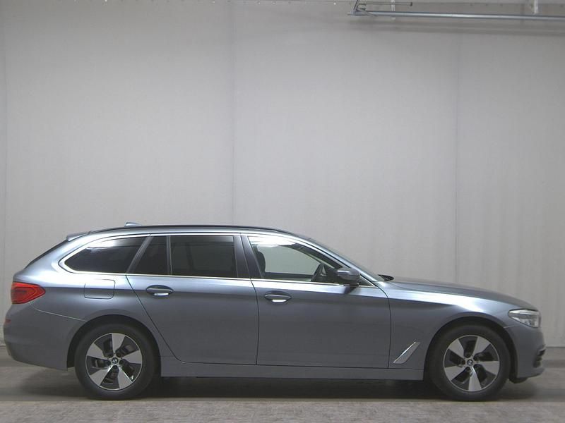 Blau Gebraucht 2020 BMW 520 Performance Kombi | 24.980 € (Superpreis) - Bild 1/4