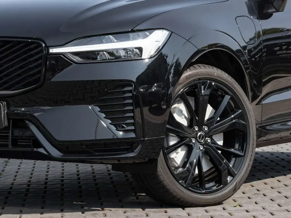 Nowe Volvo XC60 Plus 253 KM (186 kW) 2025 Czarny SUV