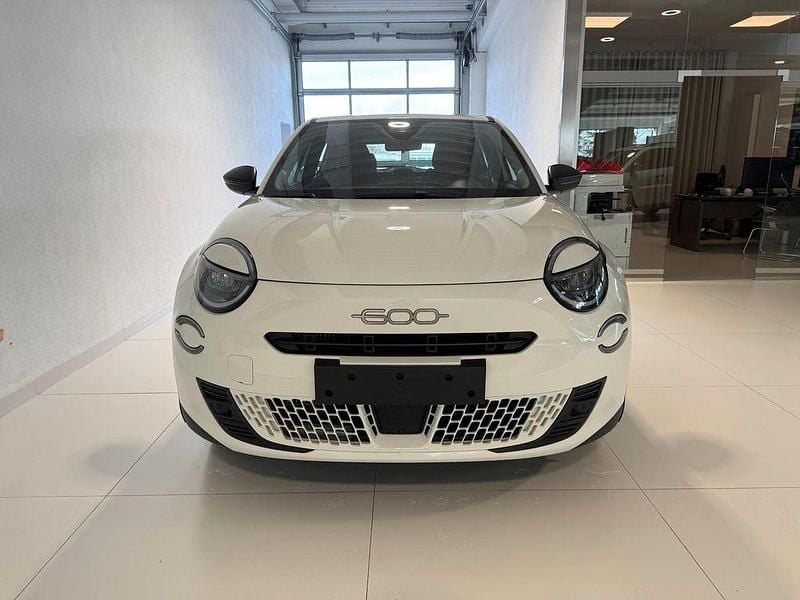 Neu Fiat 600 Pop 110 PS (80 kW) 2026 268 gelato weiss SUV