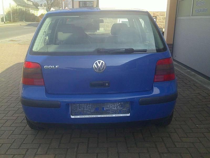 Używany VW Golf IV Edition 75 KM (55 kW) 2000 Niebieski Sedan/Limuzyna