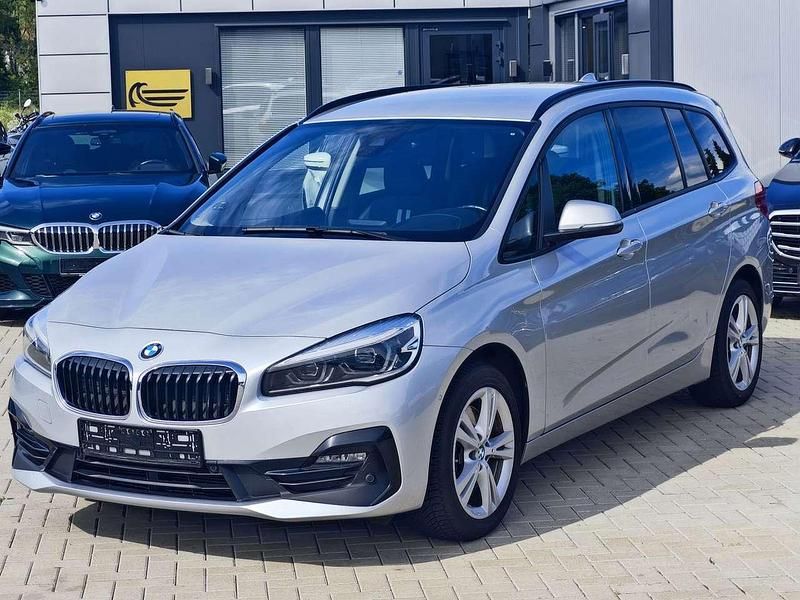 Glaciersilber metallic Gebraucht 2019 BMW 218 Sport Line Van / Kleinbus | 13.590 € (Guter Preis) - Bild 1/4