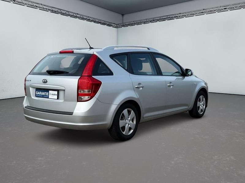 Gebraucht Kia Ceed 126 PS (92 kW) 2010 Silber Kleinwagen