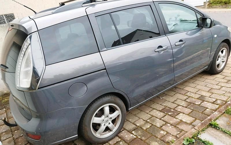 Grau Gebraucht 2010 Mazda 5 Van / Kleinbus | 4.000 € (Fairer Preis) - Bild 1/4