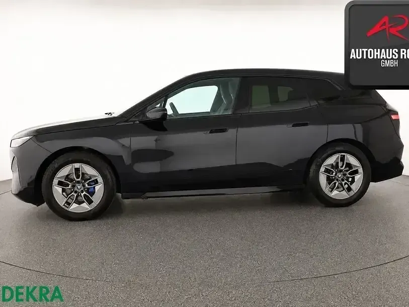 Gebraucht BMW iX Sport Line 239 kW (326 PS) 2022 Schwarz (metallic) SUV