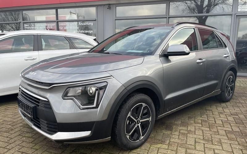 Grau Neu 2025 Kia Niro Edition 7 SUV | 30.990 € (Fairer Preis) - Bild 1/4
