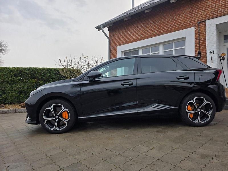 Gebraucht MG MG4 EV 319 kW (435 PS) 2024 Schwarz Kleinwagen