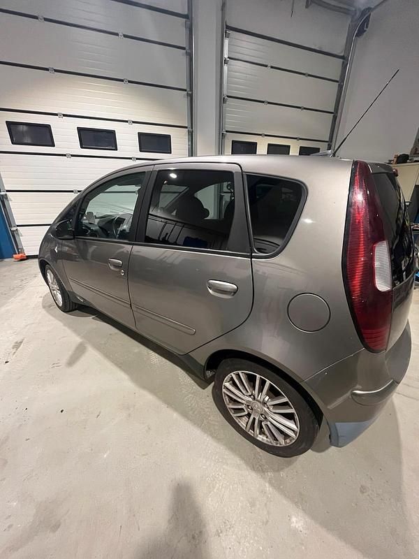 Gebraucht Mitsubishi Colt 95 PS (69 kW) 2008 Grau Kleinwagen