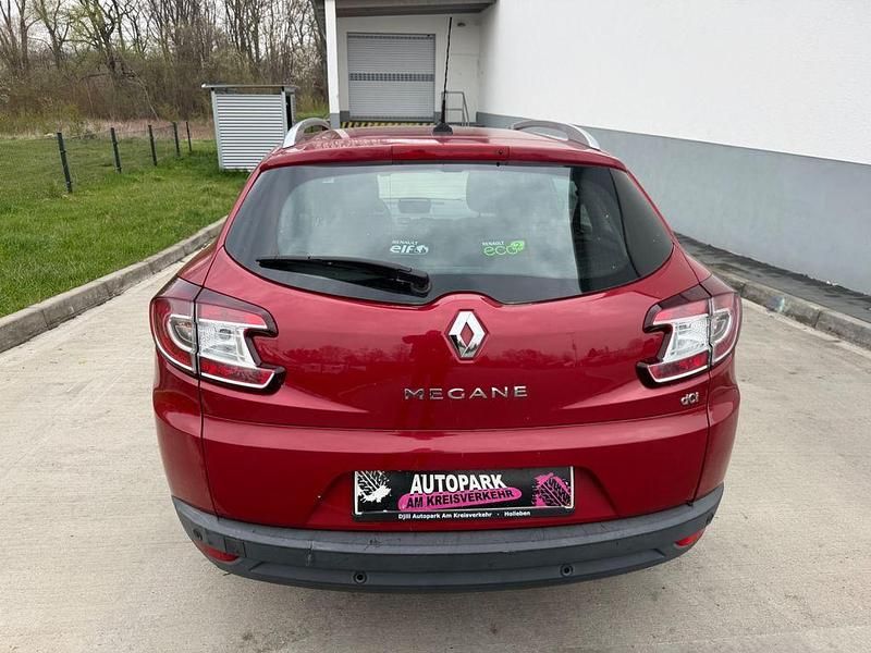 Gebraucht Renault Mégane III Authentique 110 PS (80 kW) 2014 Rot Limousine