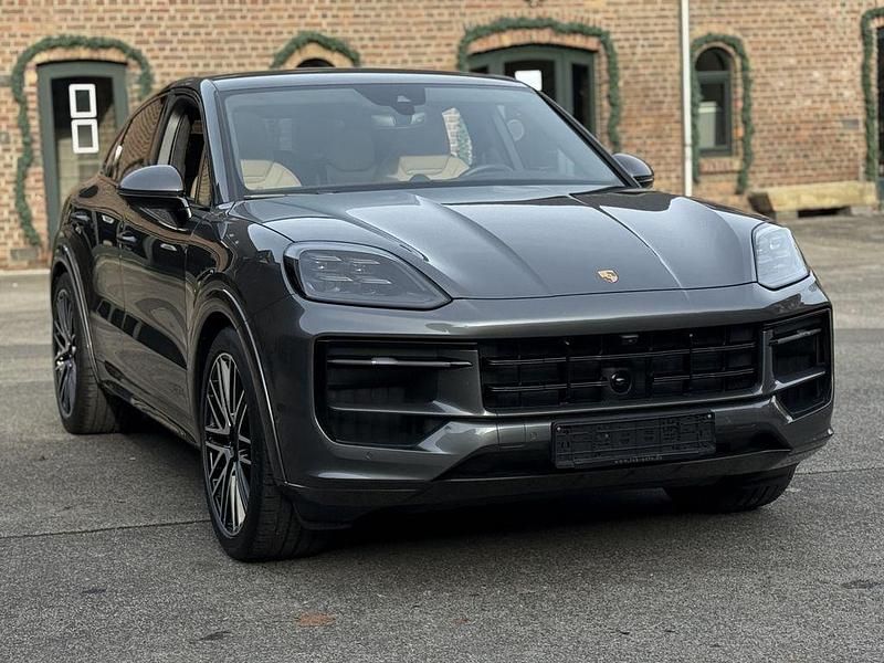Quarzitgraumetallic Gebraucht 2024 Porsche Cayenne Coupe GTS Coupé | 136.790 € (Fairer Preis) - Bild 1/4