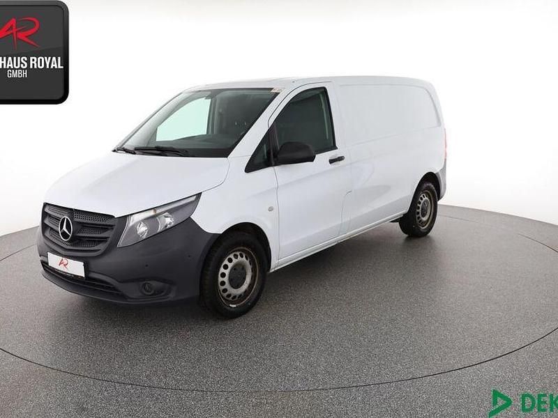 Arktikweiss Gebraucht 2020 Mercedes Vito Van | 25.880 € (Guter Preis) - Bild 1/4