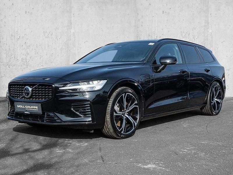 Gebraucht Volvo V60 Plus 349 PS (256 kW) 2022 Onyx black / metallic Kombi
