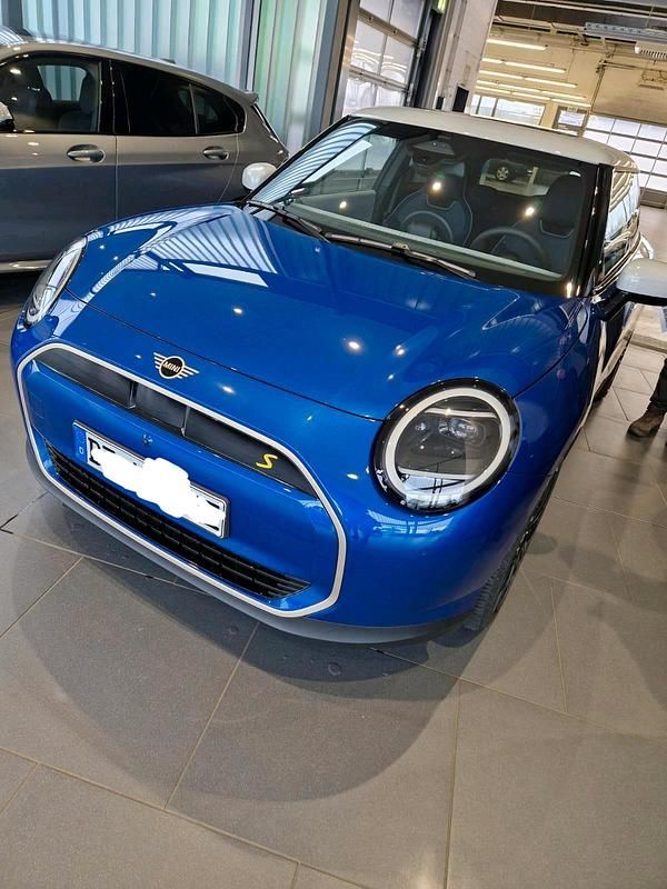 Gebraucht Mini Cooper SE 160 kW (218 PS) 2024 Blau Kleinwagen