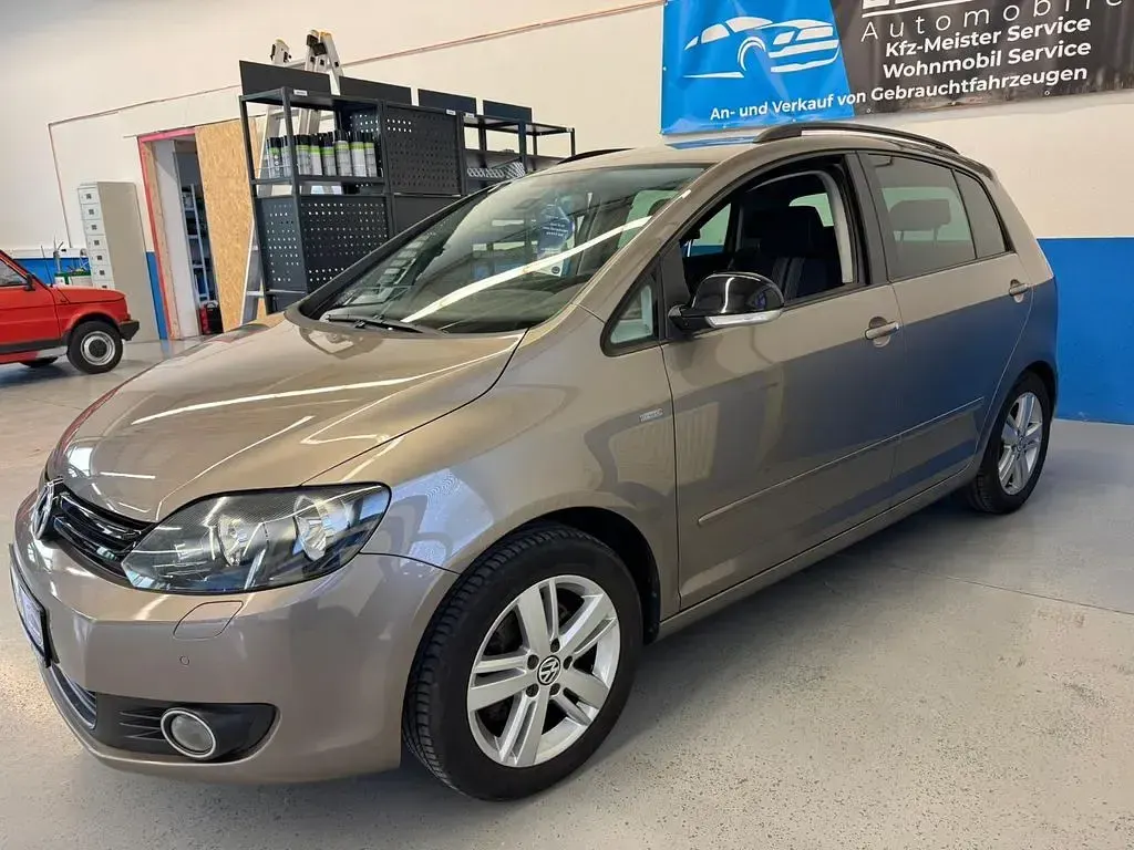 Gebraucht VW Golf Plus Match 122 PS (89 kW) 2012 Braun Van / Kleinbus