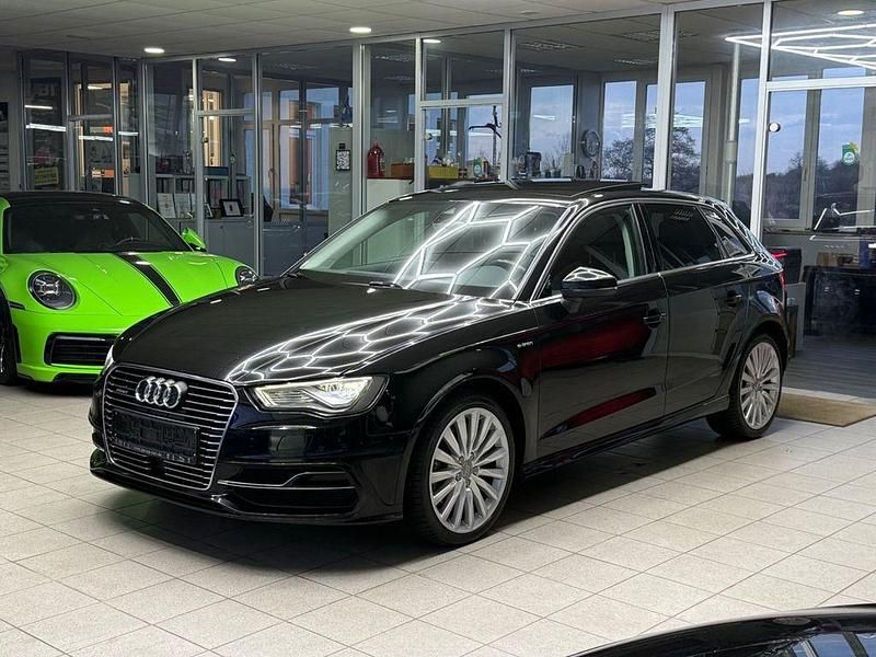 Schwarz Gebraucht 2015 Audi e-tron Sportback Sport SUV | 14.500 € (Teuer) - Bild 1/4